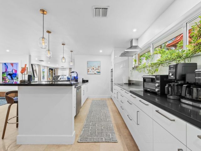 Дом в аренду по адресу 735 Tyler St - фото 6143567