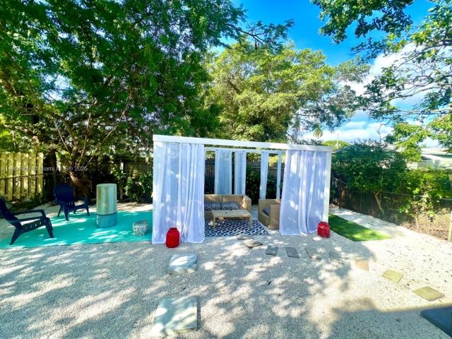 Дом в аренду по адресу 8280 NE 1st Pl - фото 6132811