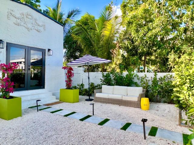 Дом в аренду по адресу 8280 NE 1st Pl - фото 6132813