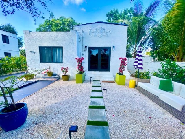 Дом в аренду по адресу 8280 NE 1st Pl - фото 6132815