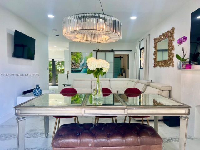 Дом в аренду по адресу 8280 NE 1st Pl - фото 6132818