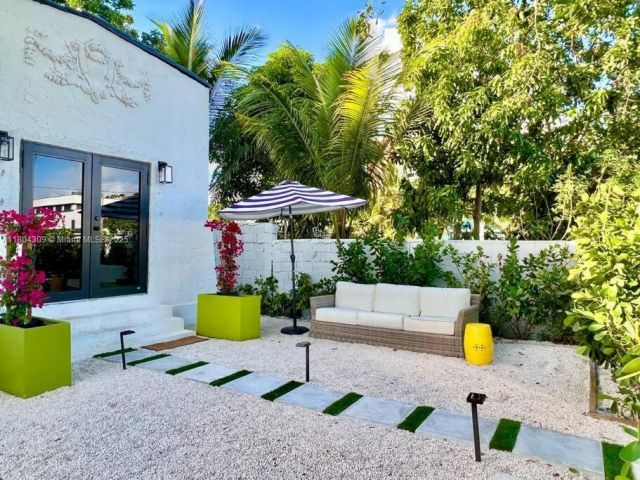 Дом в аренду по адресу 8280 NE 1st Pl - фото 6132820