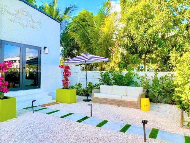 Дом в аренду по адресу 8280 NE 1st Pl - фото 6132821