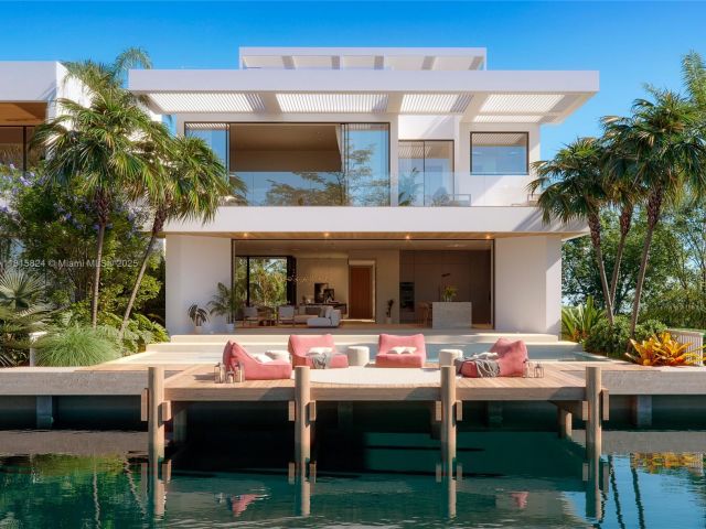 Продажа дома по адресу 7725 NE 8th Ave - фото 6148302