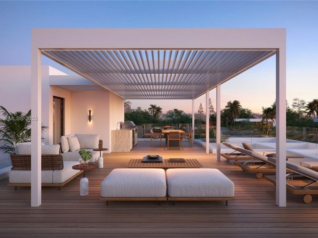 Продажа дома по адресу 7725 NE 8th Ave - фото 6148306