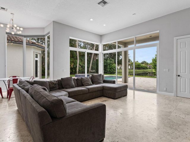 Продажа дома по адресу 16370 Via Fontana - фото 6214341