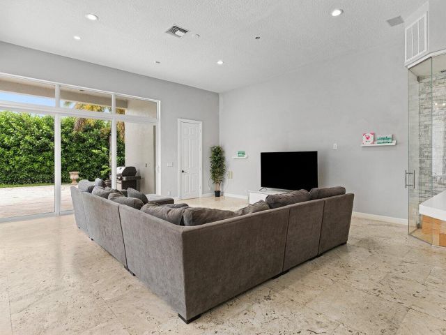 Продажа дома по адресу 16370 Via Fontana - фото 6214343