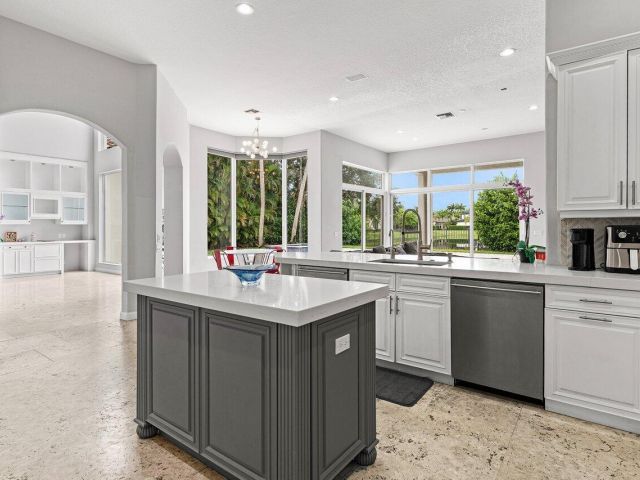 Продажа дома по адресу 16370 Via Fontana - фото 6214345