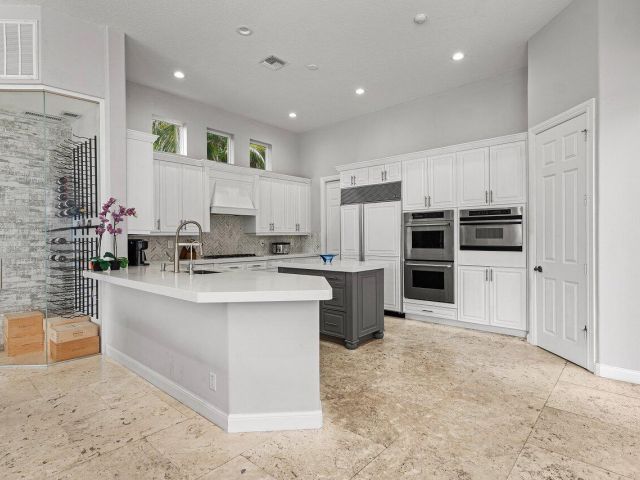 Продажа дома по адресу 16370 Via Fontana - фото 6214347