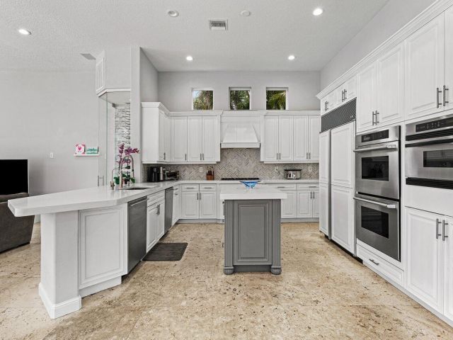 Продажа дома по адресу 16370 Via Fontana - фото 6214356