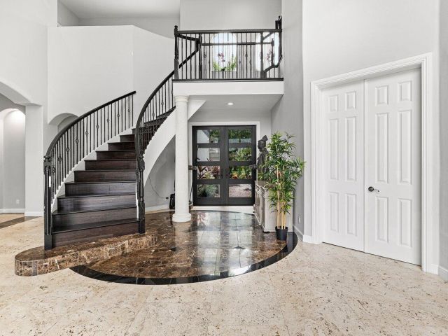 Продажа дома по адресу 16370 Via Fontana - фото 6214357