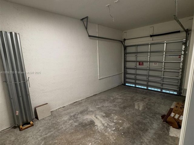 Дом в аренду по адресу 112 SW 184 WAY 112 - фото 6147691