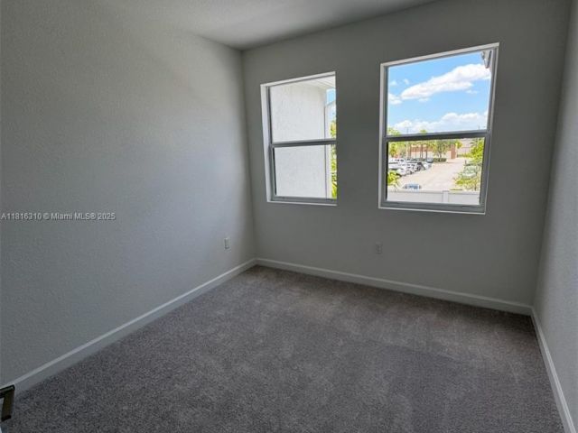 Дом в аренду по адресу 112 SW 184 WAY 112 - фото 6147698