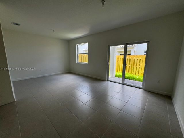 Дом в аренду по адресу 112 SW 184 WAY 112 - фото 6147702