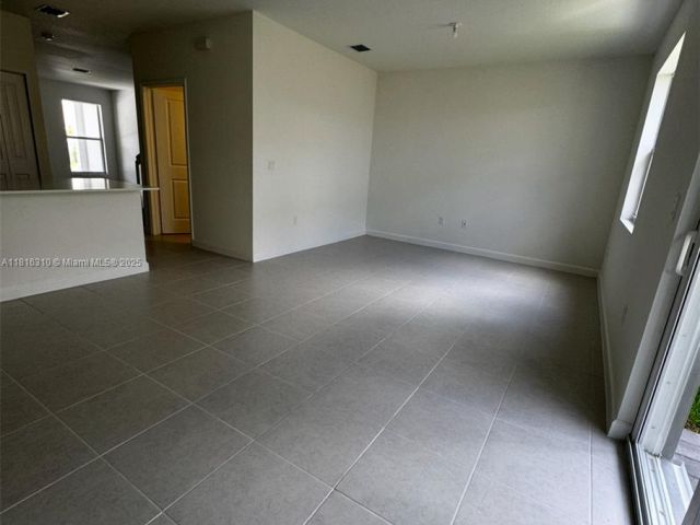 Дом в аренду по адресу 112 SW 184 WAY 112 - фото 6147703