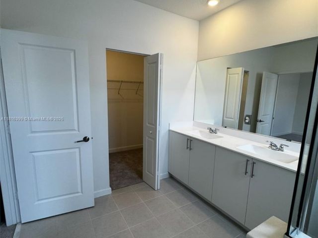 Дом в аренду по адресу 140 SW 184 WAY 140 - фото 6147658