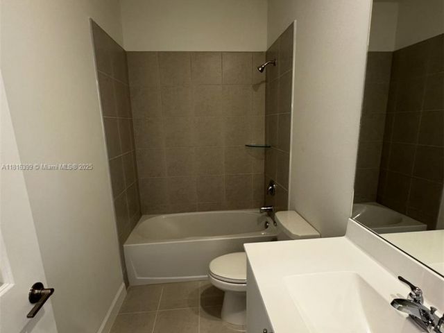 Дом в аренду по адресу 140 SW 184 WAY 140 - фото 6147661