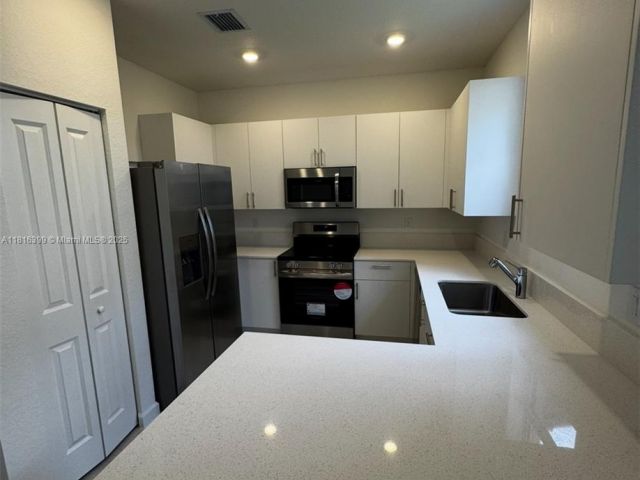 Дом в аренду по адресу 140 SW 184 WAY 140 - фото 6147668