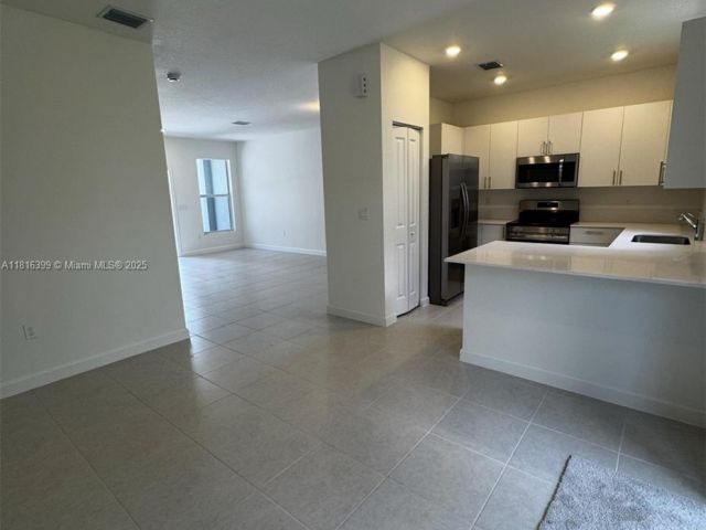 Дом в аренду по адресу 140 SW 184 WAY 140 - фото 6147670