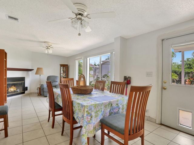 Продажа дома по адресу 217 SW 9th Ct - фото 6131882