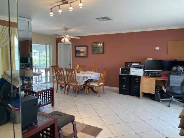 Продажа дома по адресу 3313 Sherwood Boulevard - фото 6137842