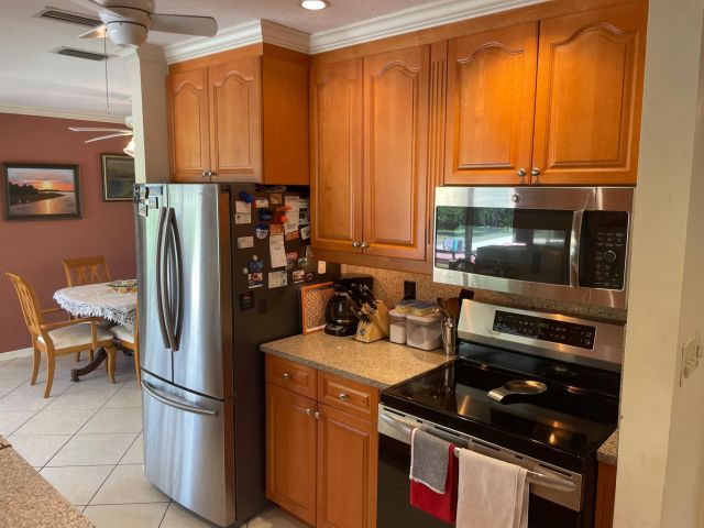 Продажа дома по адресу 3313 Sherwood Boulevard - фото 6137849