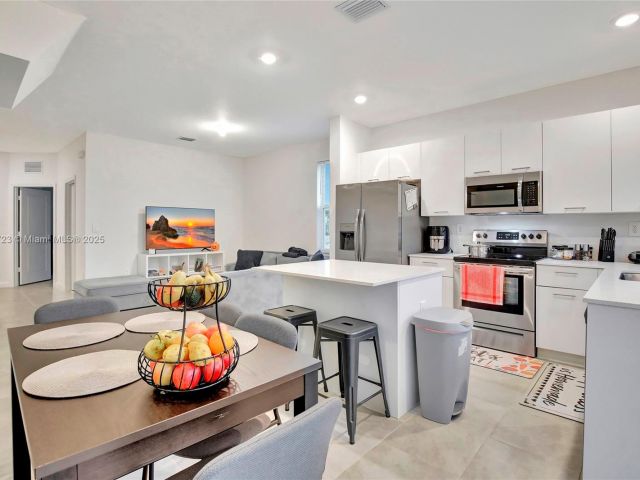 Продажа дома по адресу 12210 NW 24th Pl - фото 6123624