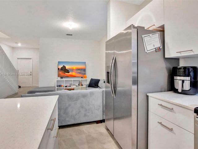 Продажа дома по адресу 12210 NW 24th Pl - фото 6123627