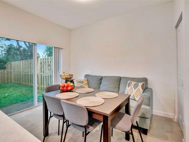 Продажа дома по адресу 12210 NW 24th Pl - фото 6123631