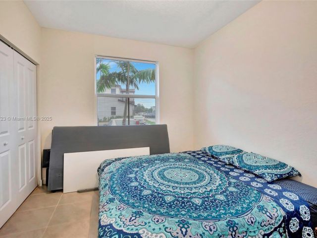 Продажа дома по адресу 12210 NW 24th Pl - фото 6123636