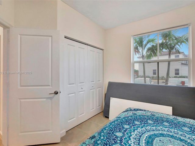 Продажа дома по адресу 12210 NW 24th Pl - фото 6123637