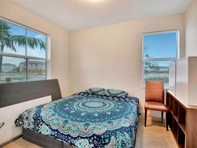 Продажа дома по адресу 12210 NW 24th Pl - фото 6123639