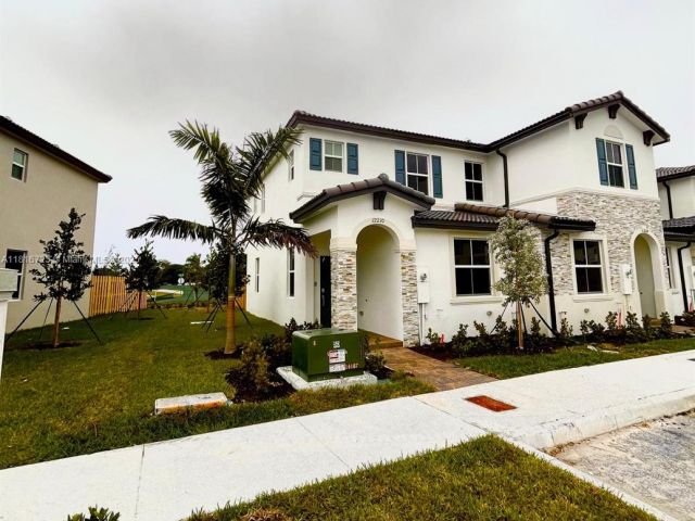 Продажа дома по адресу 12210 NW 24th Pl - фото 6123641