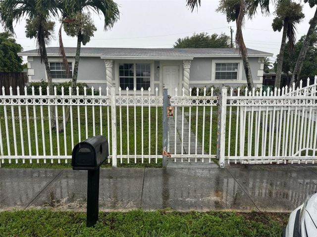 Продажа дома по адресу 2560 NW 206th St - фото 6123877