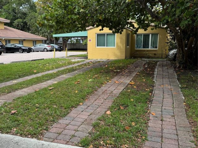 Продажа дома по адресу 1844 SE 1st Ave - фото 6171676