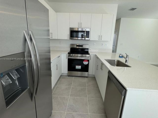 Дом в аренду по адресу 724 SE 13th St Cir . - фото 6124640