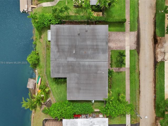 Продажа дома по адресу 2050 NE 196th Ter - фото 6178134