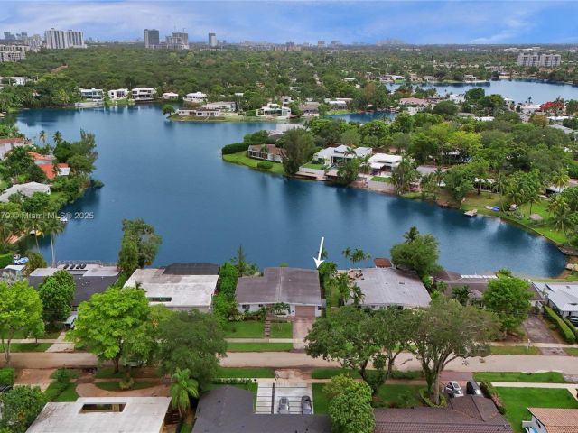 Продажа дома по адресу 2050 NE 196th Ter - фото 6178139