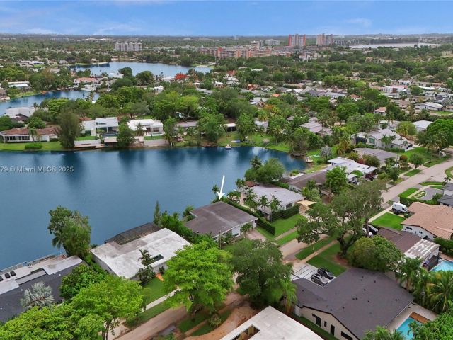 Продажа дома по адресу 2050 NE 196th Ter - фото 6178140