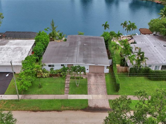 Продажа дома по адресу 2050 NE 196th Ter - фото 6178146