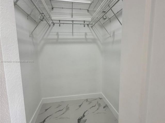 Дом в аренду по адресу 1407 SE 6th St 1 - фото 6124002