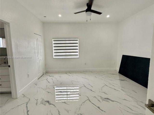 Дом в аренду по адресу 1407 SE 6th St 1 - фото 6124004