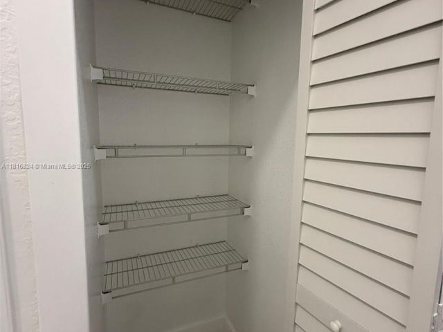 Дом в аренду по адресу 1407 SE 6th St 1 - фото 6124005