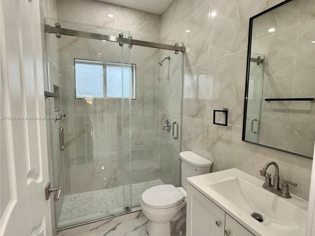 Дом в аренду по адресу 1407 SE 6th St 1 - фото 6124009