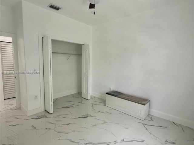 Дом в аренду по адресу 1407 SE 6th St 1 - фото 6124010