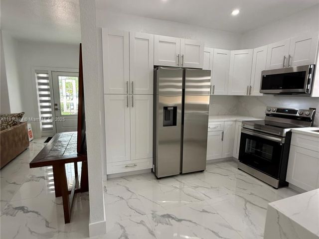 Дом в аренду по адресу 1407 SE 6th St 1 - фото 6124013