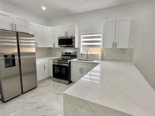 Дом в аренду по адресу 1407 SE 6th St 1 - фото 6124014