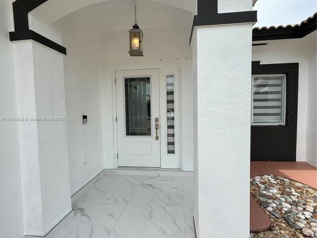 Дом в аренду по адресу 1407 SE 6th St 1 - фото 6124019