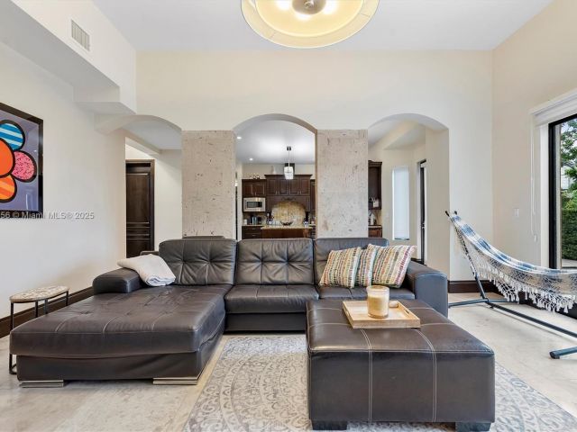 Продажа дома по адресу 18825 N Bay Rd - фото 6157536