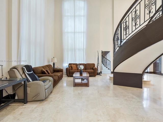 Продажа дома по адресу 18825 N Bay Rd - фото 6157540